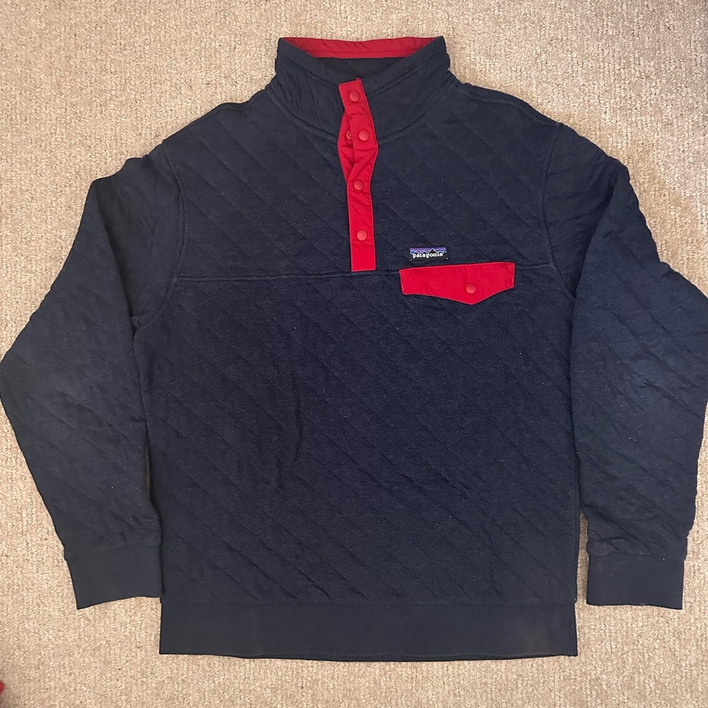 Navy blue Patagonia Synchilla Snap-T Fleece Pullover.